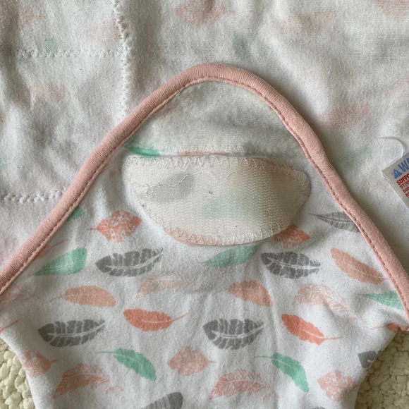 SwaddleMe Velcro Baby Swaddle (White/Pink/Gray/Mint) - Picture 11 of 15